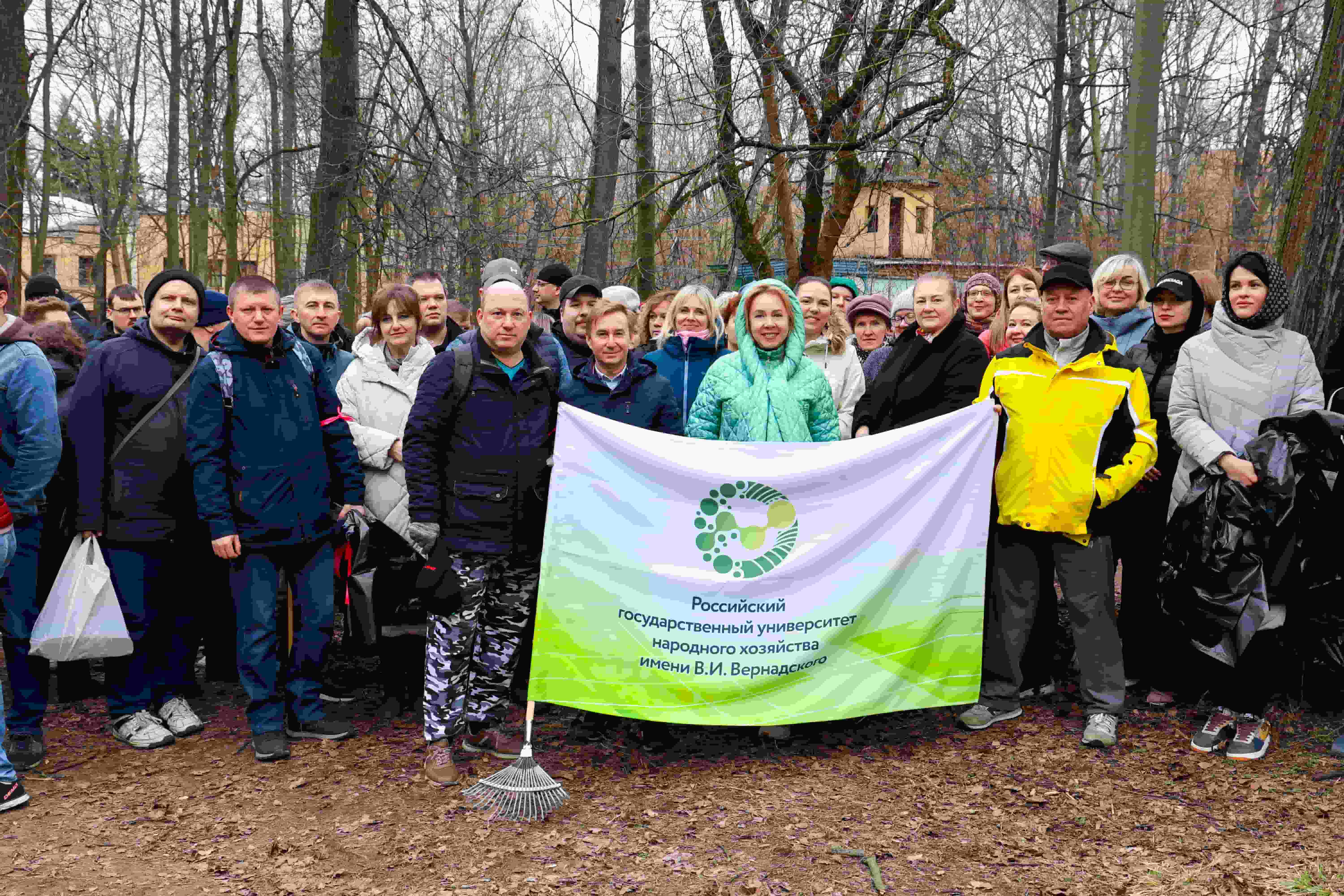 Около 800 килограммов мусора собрала команда Университета Вернадского на субботнике