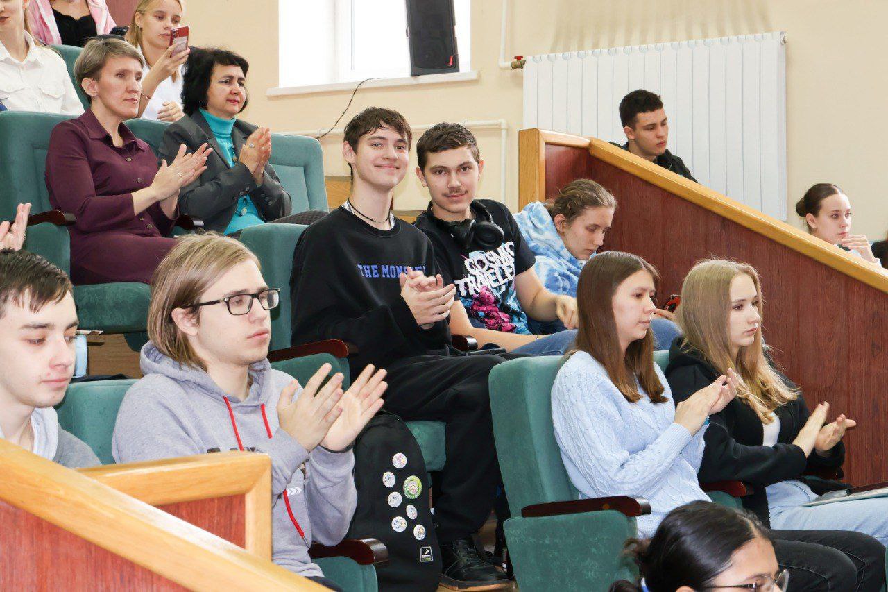 От Москвы до Казани: студенты Университета Вернадского окунулись в мир национальных костюмов