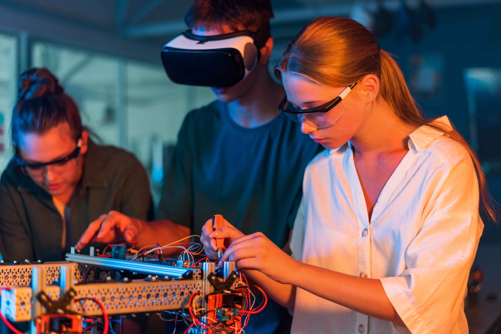 group-teens-doing-experiments-robotics-laboratory-boy-girls-protective-vr (1).jpg